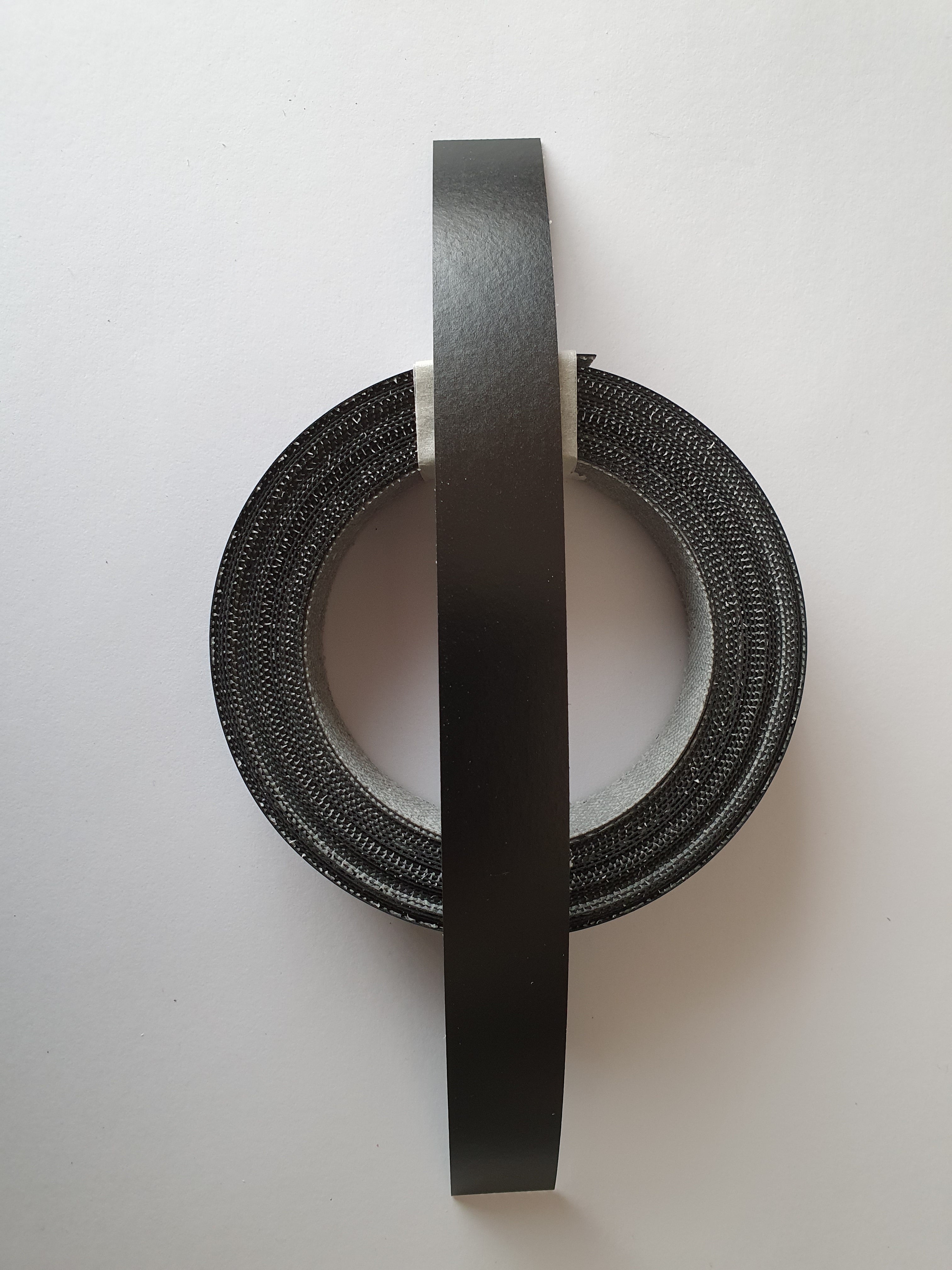 BLACK SMOOTH Melamine Edging to Match U999, Pre-Glued Iron-On - 18mm Wide